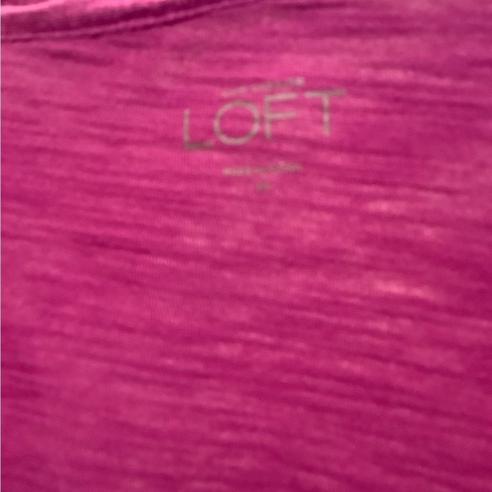 🍓 LOFT Raspberry V-Neck Top with 3/4 Sleeves and Smocked Detail – Size Medium - Picture 5 of 6